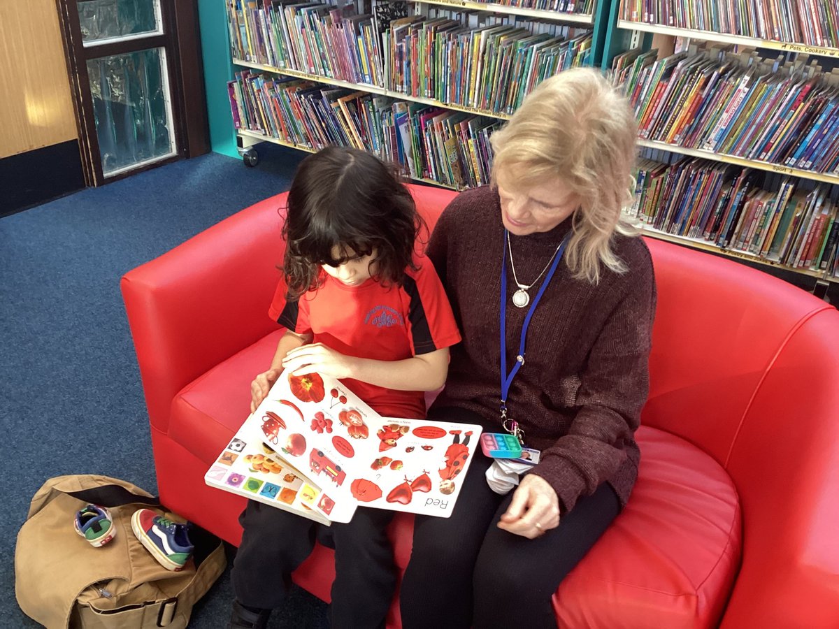 HoppingHill's tweet image. Another walk to our fantastic local library, Duston Library Thank you for having us! #locallibrary #booksbooksbooks #library 📷📷📷📷