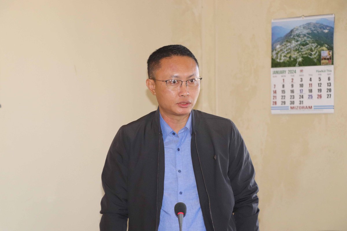dipr_mizoram's tweet photo. Vawiin khan PWD Minister Pu Vanlalhlana chuan Lunglei High Powered Committee Office a tlawh. Minister hi Pu Lalramliana Papuia, MLA Lunglei South bialtu leh Pu T. Lalhlimpuia, MLA Lunglei West bialtu ten an tawiawm a ni.

https://t.co/TnhOgUCxaE https://t.co/p6TWu8DsSA