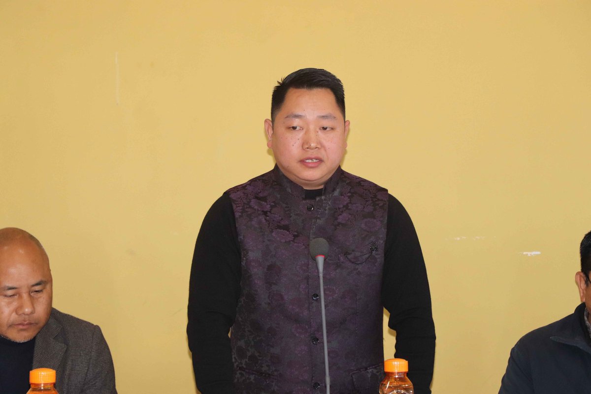 dipr_mizoram's tweet photo. Vawiin khan PWD Minister Pu Vanlalhlana chuan Lunglei High Powered Committee Office a tlawh. Minister hi Pu Lalramliana Papuia, MLA Lunglei South bialtu leh Pu T. Lalhlimpuia, MLA Lunglei West bialtu ten an tawiawm a ni.

https://t.co/TnhOgUCxaE https://t.co/p6TWu8DsSA