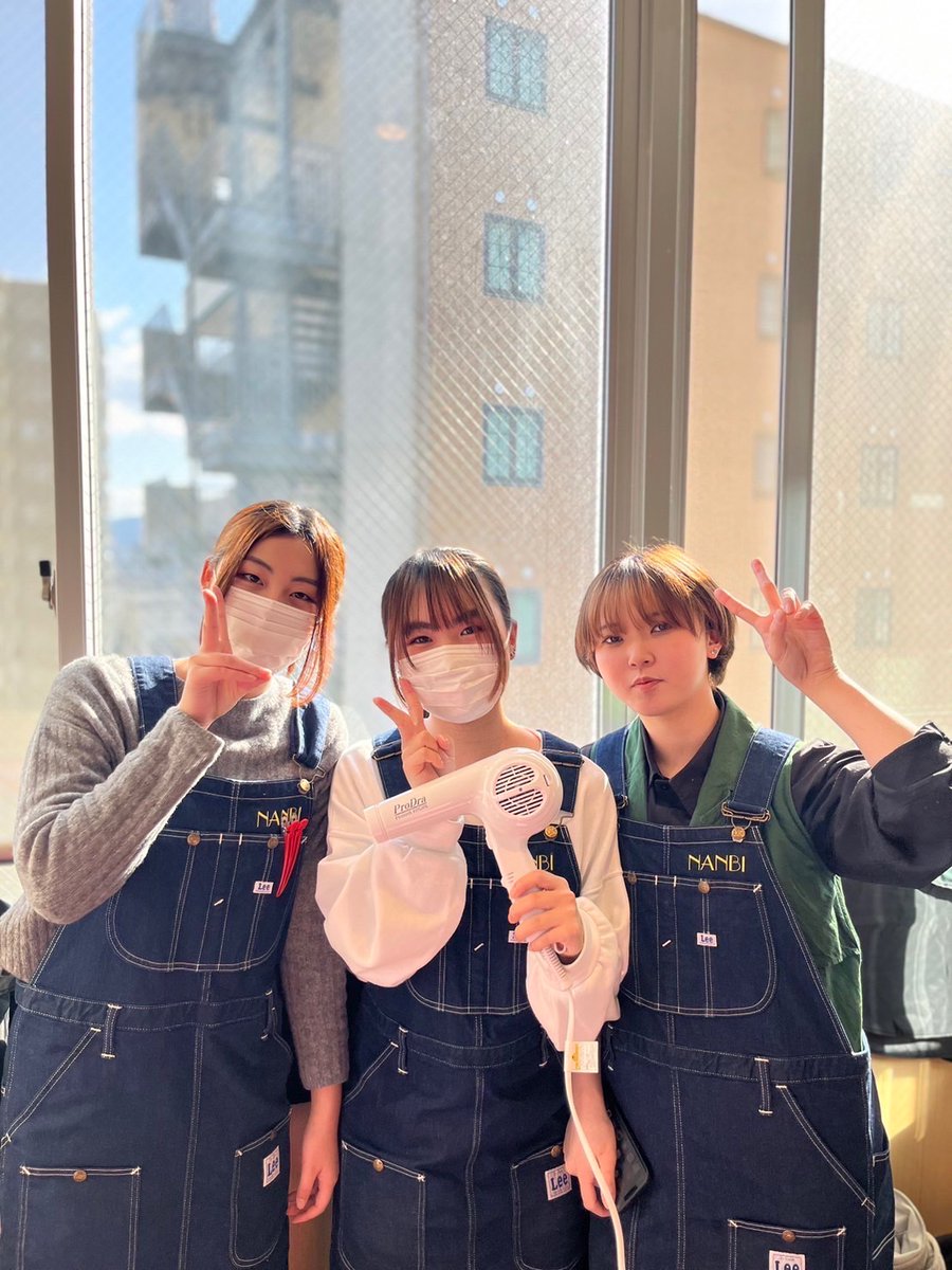 NANBI_fbc's tweet photo. NANBI🌟
シャンプー実技授業🧴🚿

進級試験に向けて頑張っています💥🌈 https://t.co/6iuLTvyN6J
