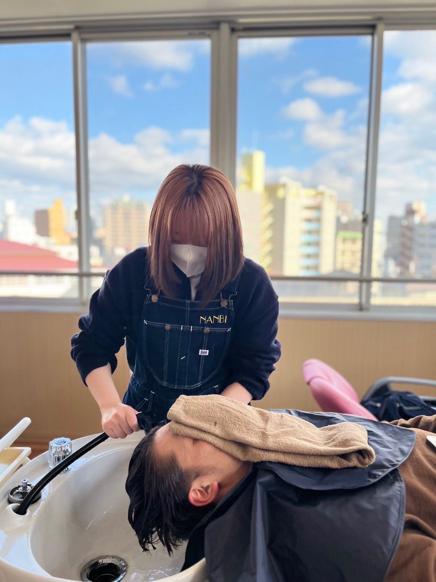 NANBI_fbc's tweet photo. NANBI🌟
シャンプー実技授業🧴🚿

進級試験に向けて頑張っています💥🌈 https://t.co/6iuLTvyN6J