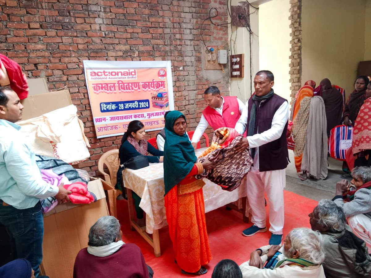 sndeep's tweet photo. Responding to the severe cold wave in #jaunpur district eastern #uttarpradesh our team and volunteers are providing the most vulnerable families from #musahar community with blankets in this harsh winter. https://t.co/K3TYtUuHXc