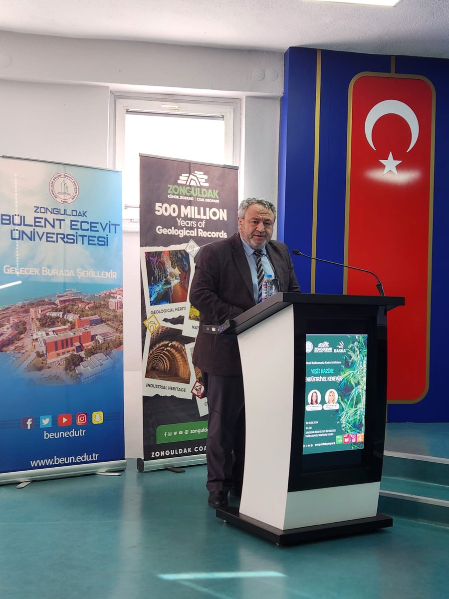 ZonguldakMEM's tweet photo. ✨Zonguldak Bülent Ecevit Üniversitesi, Batı Karadeniz Kalkınma Ajansı ve Zonguldak Kömür Jeoparkı iş birliği ile "Yeşil Hazine Endüstriyel Kenevir-Yerel Kalkınmada Kadın İstihdamı" Çalıştayı gerçekleştirildi.

ZBEÜ Tahir Karauğuz Konferans Salonu’nda gerçekleşen seminerde ZBEÜ Sağlık Bilimleri Fakültesi Dekanı Prof. Dr. Emine Yılmaz Can, BAKKA Sürdürülebilir Kalkınma Birim Başkanı Sayın Ümran Öztürk Can değerli bilgilerini paylaştılar. Çalıştaya Kadın Kolları Temsilcileri ve İl Millî Eğitim Müdür Yardımcımız Adem Gülşen de konuşmalarıyla eşlik ettiler.

@tcmeb @Yusuf__Tekin
