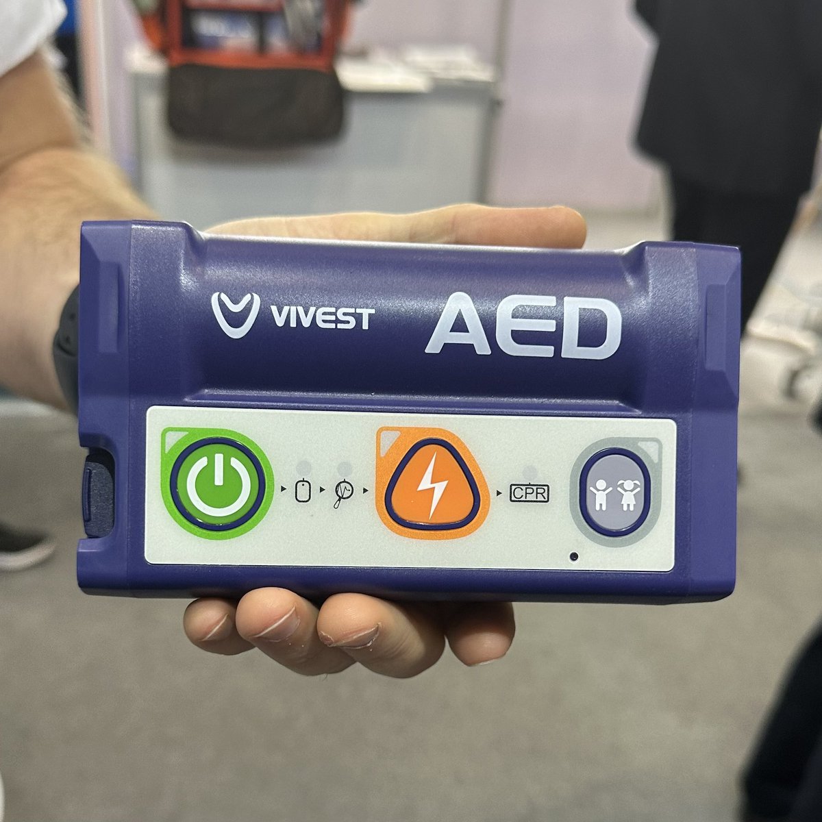 Lots more interesting products seen today at the Arab Health Exhibition in #Dubai. This new handheld defib (AED) probably won’t be seen in the UK until 2025 as it’s still got to go through UKCA and MDR certification but it’s a cool piece of kit. 
#arabhealth #arabhealth2024