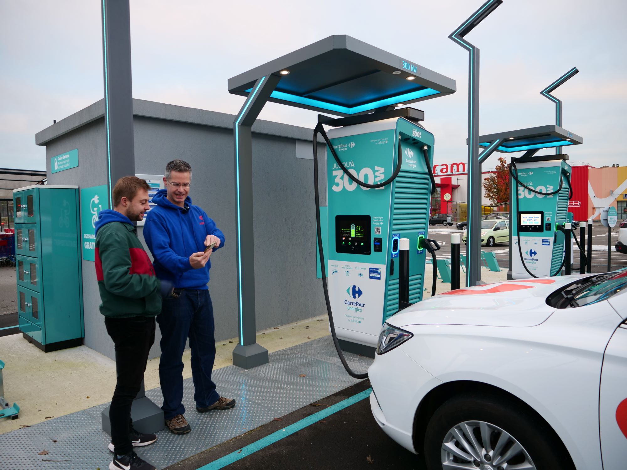 Apps and Websites for Finding EV Charging Stations During a Road Trip