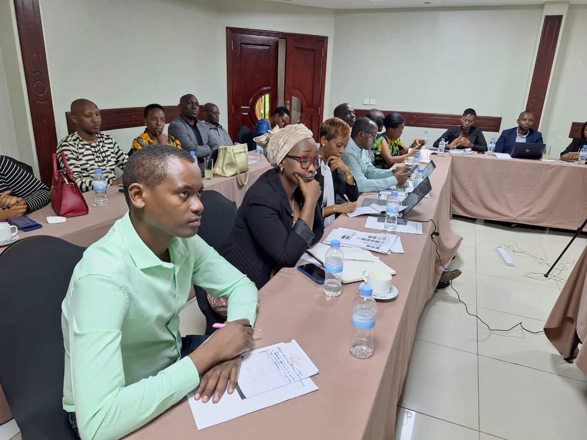 @JosephRyarasa highlighted the insights from #Rwanda Civil Society Barometer 2023, shedding light on the status & perception of CSOs in Rwandan development. He noted that the report underscores the need to address managerial issues to ensure effective CSOs accountability.