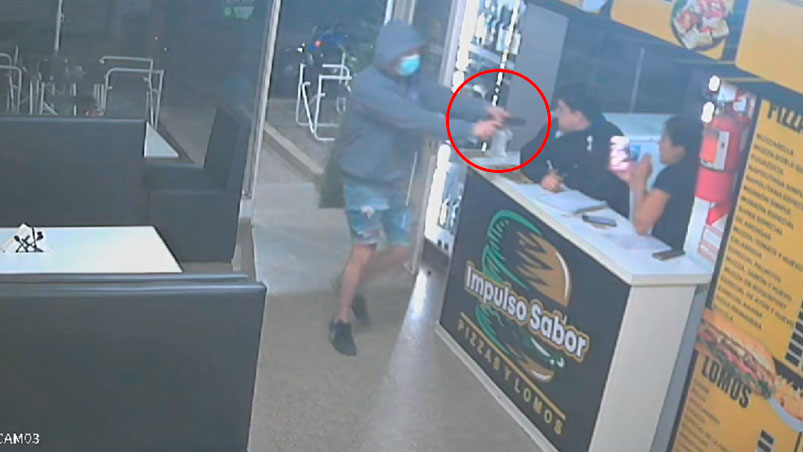 #ArribaCórdoba | Cargó el arma, amenazó a empleados y robó en 10 segundos 

La impotencia del dueño de la lomitería >> eldoce.tv/el-doce-y-vos/…