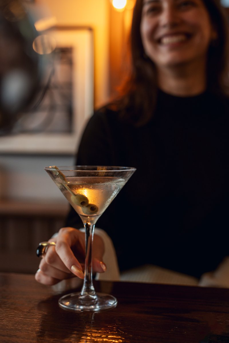 Stirred to perfection!🍸 

#DiscoverThisWay #RenHotelAms