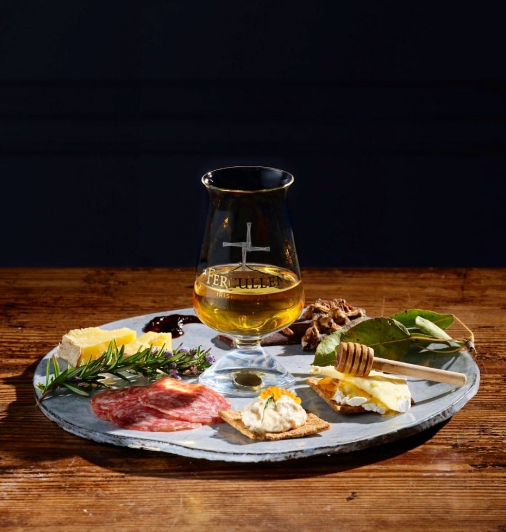 Love #IrishWhiskey? #StBrigidsDay festival takes place at <a href="/PowerscourtDist/">Powerscourt Distillery</a>  Enniskerry, #wicklow this Sunday. 
Free, but book a place on their website ✨ 🥃