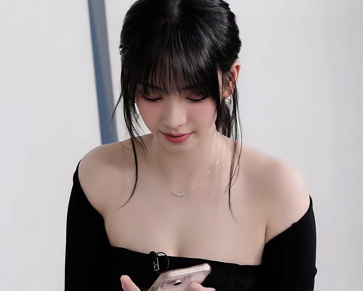 karina tweet media