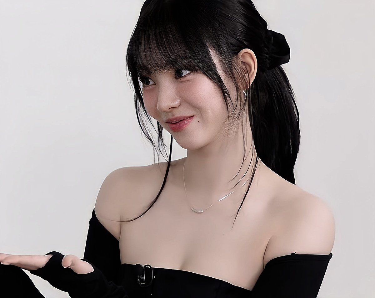 karina tweet media
