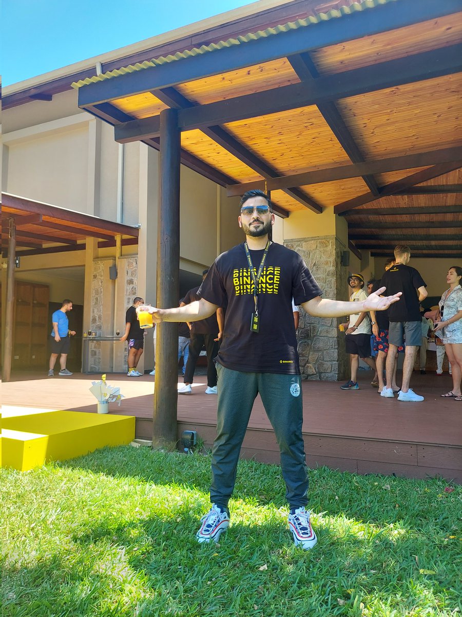 Mohsin_71's tweet photo. Photo shoot time 😎
#Binancecampus @binance @_RichardTeng @RachelConlan https://t.co/bsJiwvswFS