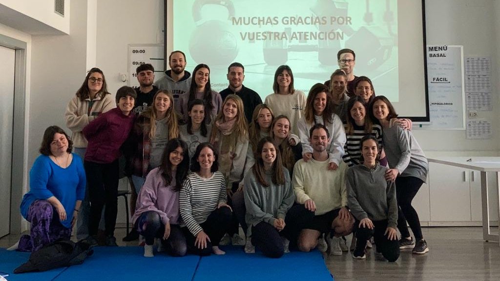 FundacionEMM's tweet photo. La actualización de conocimientos es fundamental para brindar la mejor atención en #esclerosismultiple
Por eso parte del #equipoFEMM realizó el fin de semana 🔙 una formación muy dinámica y práctica sobre #ejercicioterapéutico
¡Gracias 🫶 por la excelencia de vuestros cuidados! https://t.co/qMiKLcifHG