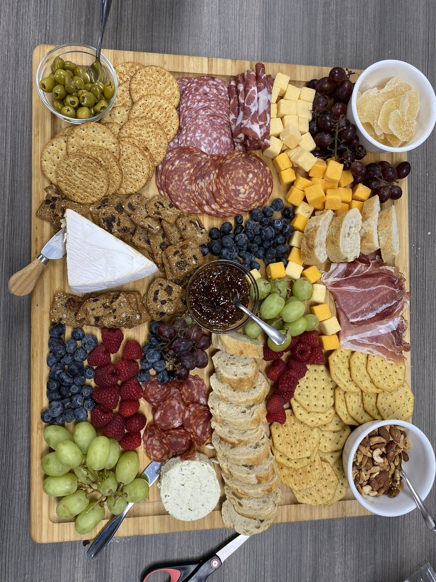 LJHMustangs's tweet image. With a little imagination and creativity our Mustang culinary class can bring a vision to life. Great job Mustangs! Keep striving for excellence! @GregTielke @Dr_BWatson @CRFields @PabloVenturini1 #OneDirection #OnePurpose