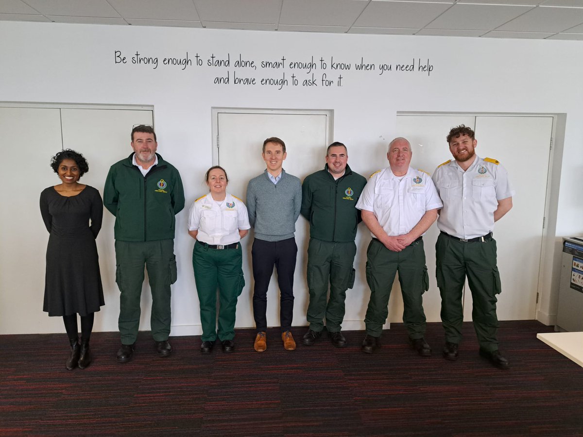 AmbulanceNAS's tweet photo. Recently, a number of APs have joined our Clinical Hub team in NEOC. 

📞The Clinical Hub provides 'telephone triage' - advice on self care, discharge or referrals.

📸Pictured here with GM Ken Lyons, Nurse James McEvily and Registrar Pather Santhiska. https://t.co/1iCLnF2d57