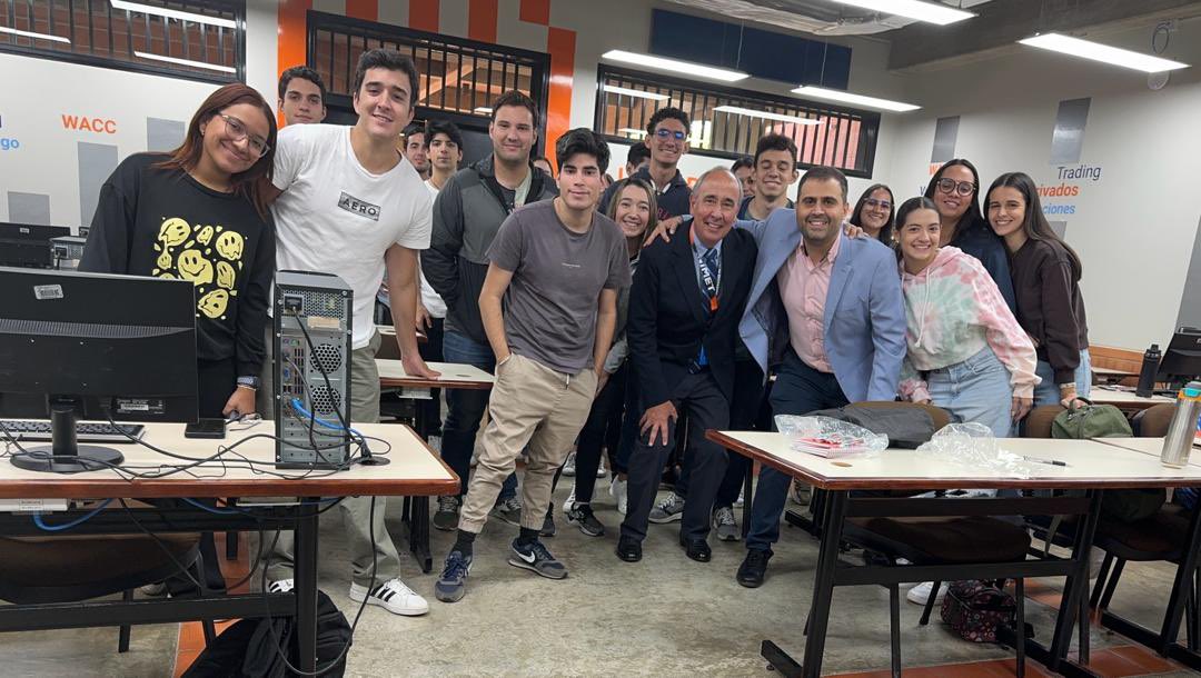 emazutiel's tweet photo. El día de ayer compartí parte de mi experiencia profesional en @PwC_Venezuela con futuros colegas de la @Unimet gracias a Alberto López por esta invitación https://t.co/oR7v2RA0wU