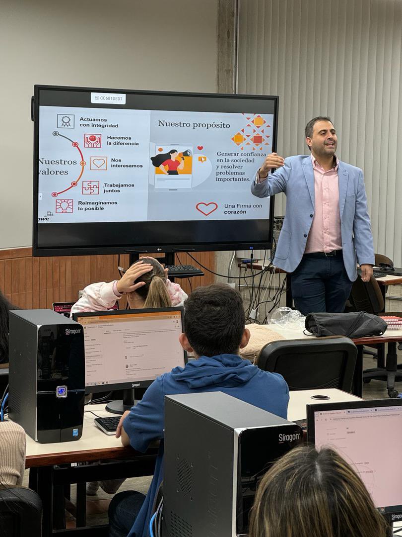 emazutiel's tweet photo. El día de ayer compartí parte de mi experiencia profesional en @PwC_Venezuela con futuros colegas de la @Unimet gracias a Alberto López por esta invitación https://t.co/oR7v2RA0wU