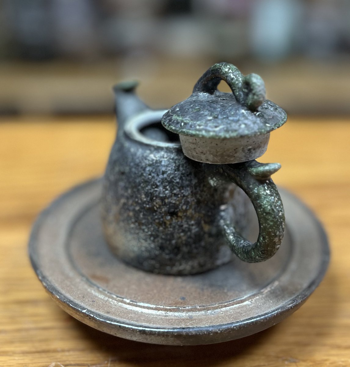 柴燒手捏綠玉鳳凰壺。
#柴燒 #陶藝 #鳳凰 #玉