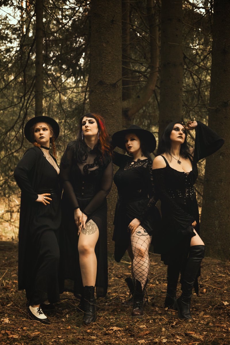 b_altic's tweet photo. Tell me the plot of this movie!! 🖤 

Models, make up and outfits: 
@fox_of_doom 
@ingapeleda 
@thejennybiatch 
@wolfie_v
Photog: @eivilefotografuoja 

#alternativemodeling #alternativegirl #alternativefashion #balticalternative #witchstyle #witchmakeup #gothfashion https://t.co/SzpokBr0Nj