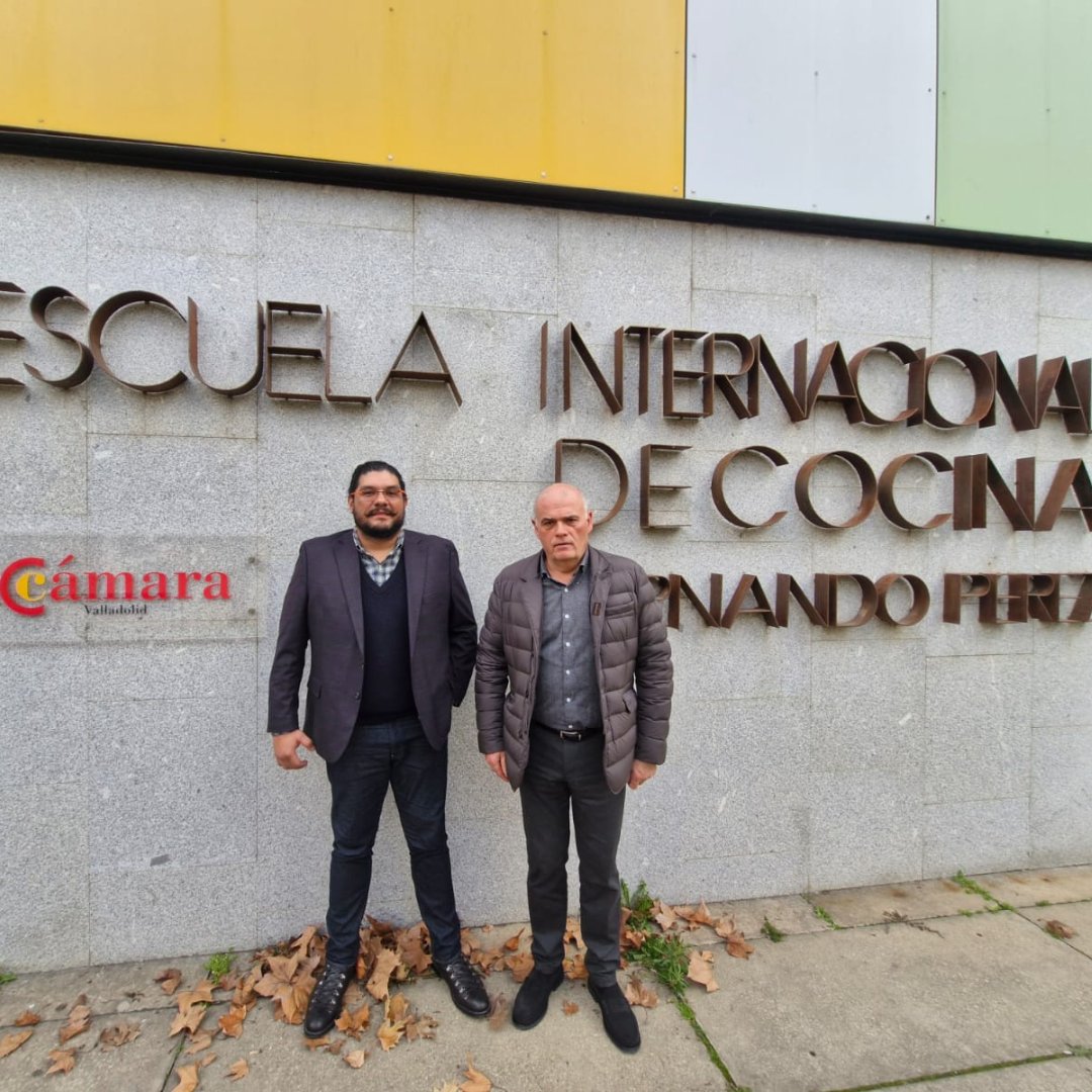 Ayer recibimos la #visita de una delegación #mexicana con el objetivo de analizar posibles vías de colaboración para la #formación y #especialización de sus #chefs en la cocina, #productos y #tradiciones gastronómicas españolas 👩‍🍳

<a href="/cam_valladolid/">Cámara de Valladolid</a>