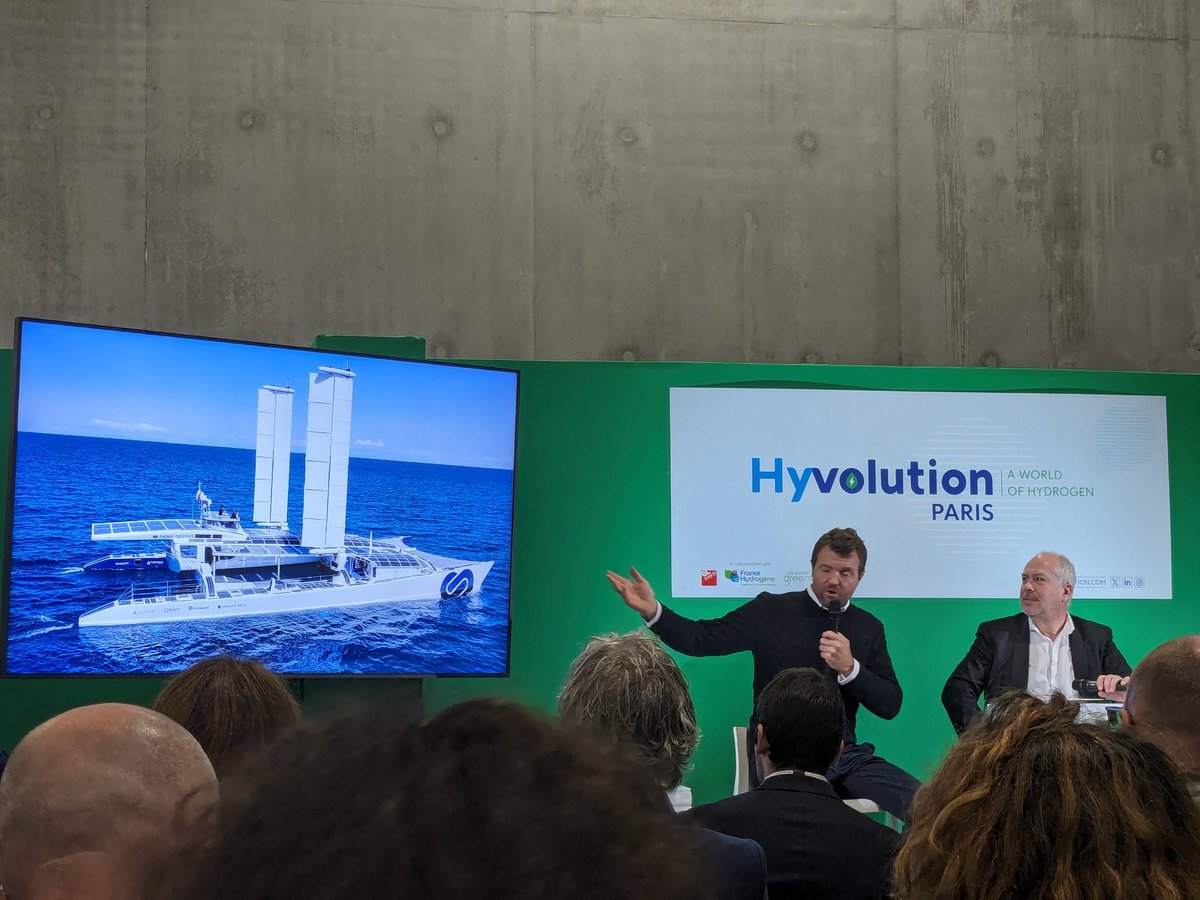 🤩 "On a des partenaires comme <a href="/airliquidegroup/">Air Liquide Group</a> ou <a href="/ToyotaFrance/">Toyota France</a>. Ce bateau est un retour d'expérience fantastique pour les industriels, on a parcouru l'équivalent de 3 fois le tour de la Terre" <a href="/VicErussard/">Victorien Erussard</a> à #Hyvolution2024 🗺️👏💙