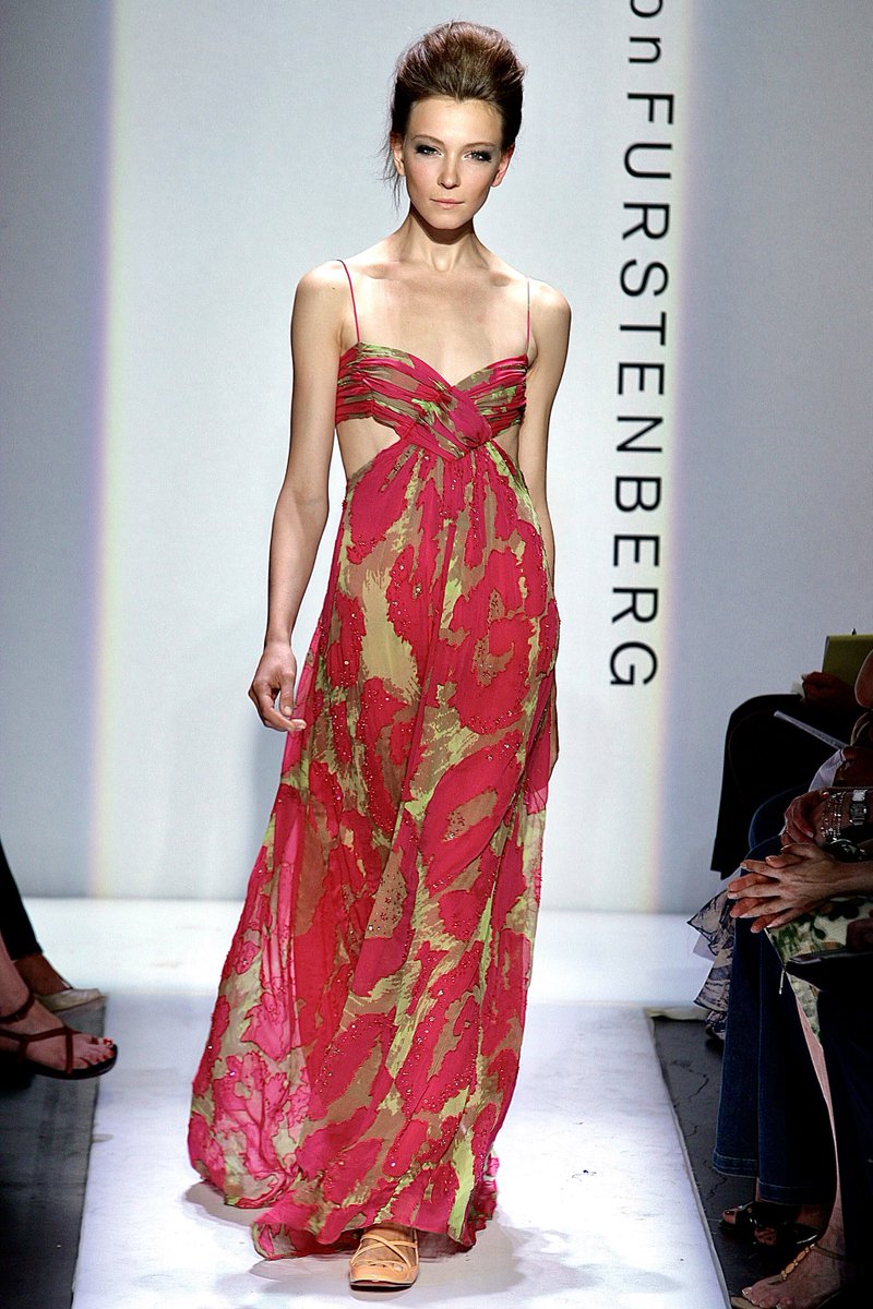 rihanna wearing a shortened diane von furstenberg s/s 2006 dress in green  for SOS, directed by chris applebaum