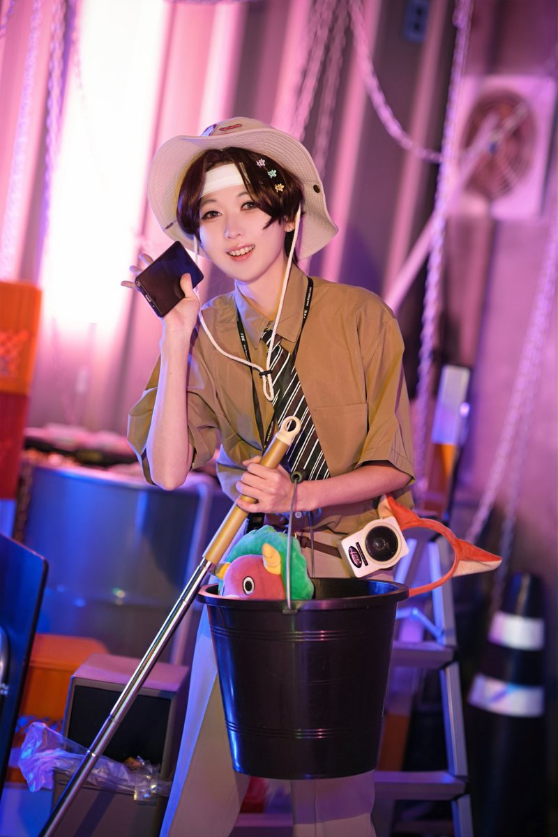 eun_cos_'s tweet image. 먼저 사진부터!!
이거 직업컨셉 놀이공원 캐스트였는데 진짜 너무 웃겨서 촬하면서 계속 웃음ㅠㅠ 희찬이하면 뭔가 놀이공원 알바가 너무 잘어울려서 그만..

p.@lovepoemforus