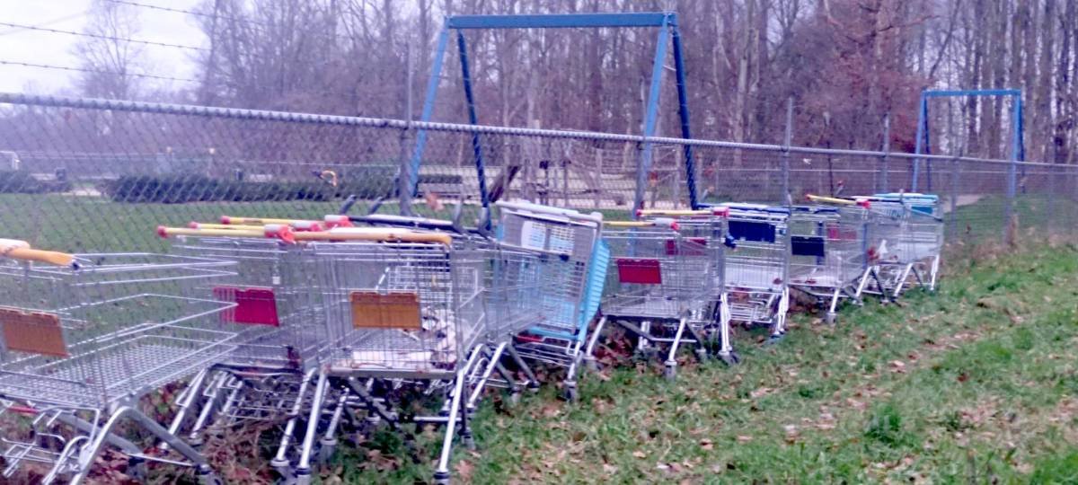 Rondzwervende winkelkarretjes

Met grote regelmaat staan in de wijken – onder andere in Tilburg Noord – tal van winkelwagentjes van diverse supermarkten gedumpt langs de kant van de weg en op grasveldjes.…
Onze vragen lees je hier: lokaaltilburg.nl/2024/01/20/ron…