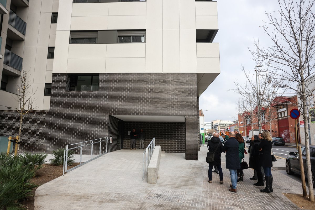 PremsaAMB's tweet photo. [NdP] L' #IMPSOL ha promogut 51 habitatges de lloguer social a Cornellà de Llobregat amb el finanaçament de l'Institut Català de Finances (@icfcat)   

#HabitatgeMetropolità   

>> https://t.co/ANkdZm4g7u https://t.co/LOJXHmdrh5