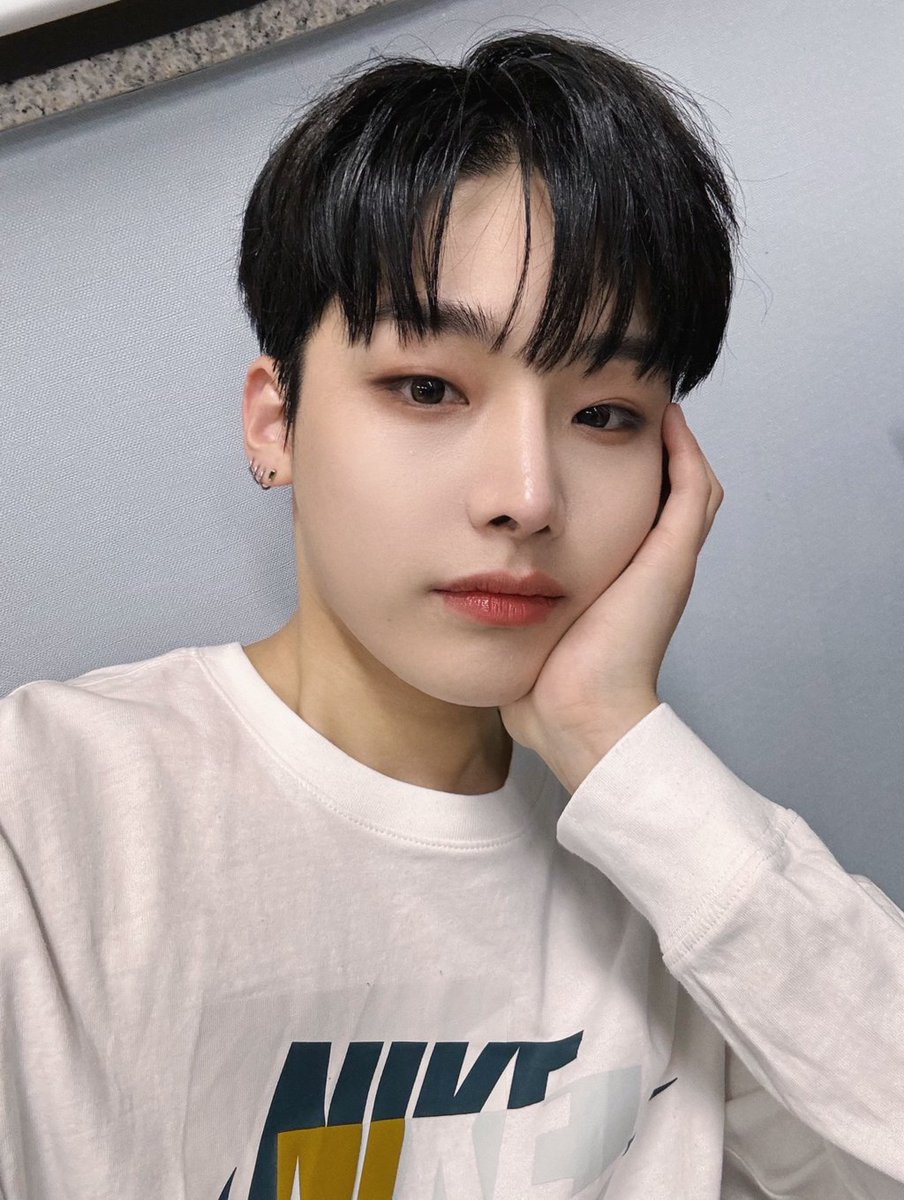 DoDoJoaH's tweet photo. 🐱고양이 같은데.. 잘생기셨어요👍
#렉스 #LEX #소디엑 #XODIAC https://t.co/Bkzqtx8z8P