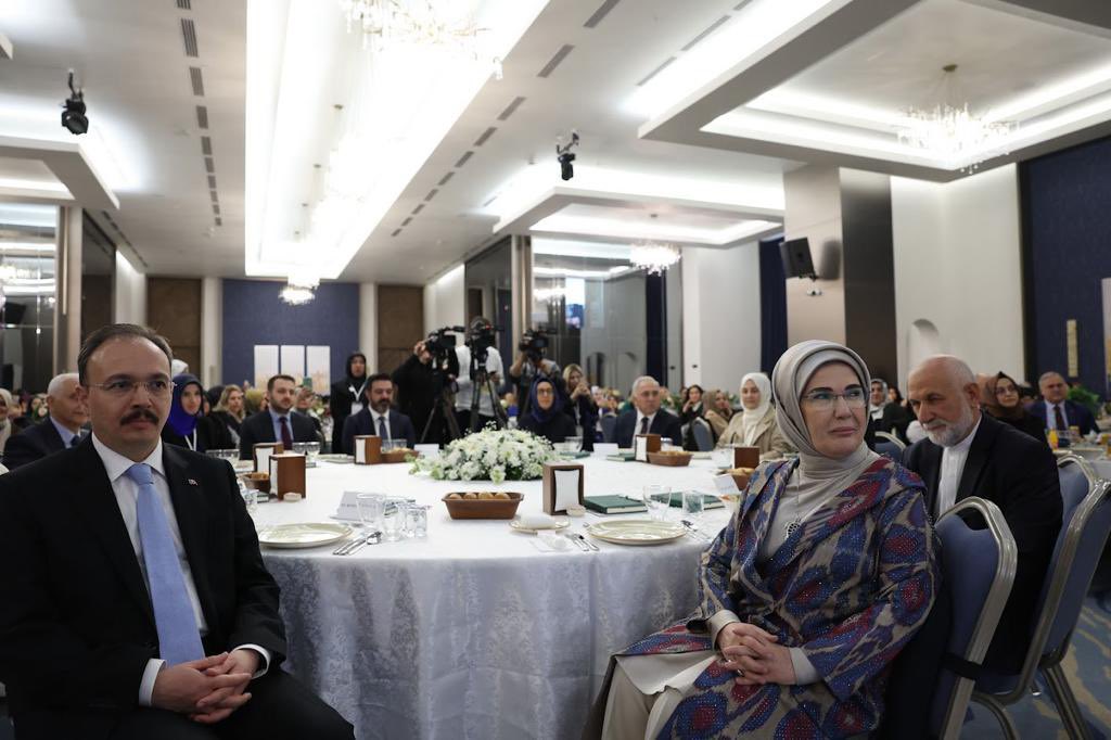 AvCanerOzturan's tweet photo. Genel Başkanımız ve Cumhurbaşkanımız Sn @RTErdogan’ın Eşi Hemşehrimiz Sn Emine Erdoğan hanımefendinin ( @EmineErdogan ) teşrifleri ile Siirt Vakfı tarafından düzenlenen Siirtliler Buluşmasına Belediye Başkan Adayımız Sn. @AvEkremOlgac ve Milletvekilimiz Sn. @mervangul56 ile katılım sağladık.