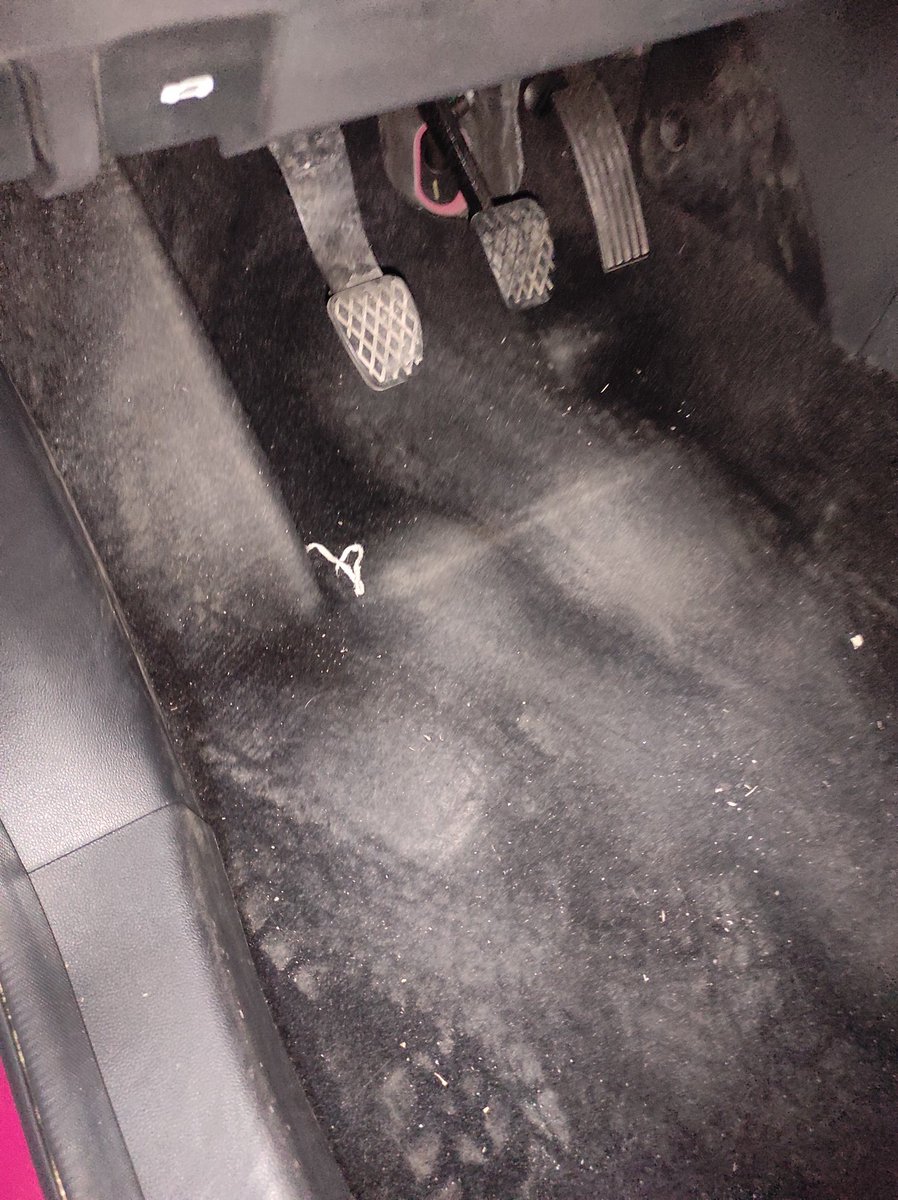 josselogo's tweet photo. @RecordGo Eso quería yo,planear mi próximo alquiler, pero con coches tan sucios como los que me dieron en Málaga Aeropuerto, creo que buscaré otra empresa https://t.co/SILEcyqPBK