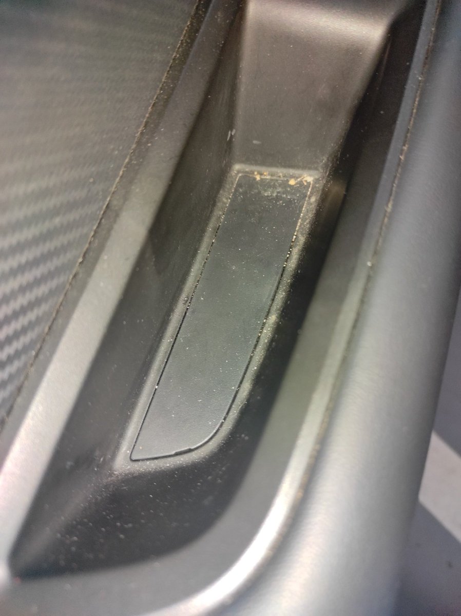 josselogo's tweet photo. @RecordGo Eso quería yo,planear mi próximo alquiler, pero con coches tan sucios como los que me dieron en Málaga Aeropuerto, creo que buscaré otra empresa https://t.co/SILEcyqPBK