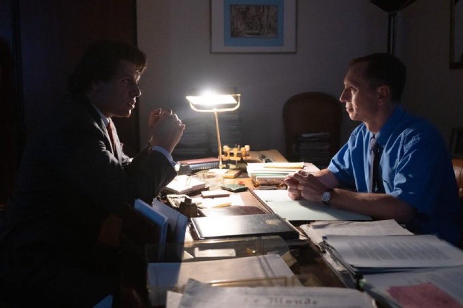 TommyMandel's tweet photo. Enfin vu la série «Tapie» sur Netflix. 

La scène avec le procureur est un pur bijou !
Avez-vous en tête une telle scène d’intensité entre 2 personnages assis ?
Évidemment, la scène d’ouverture d’Inglourious Basterds est hors concours. Et Heat trop facile. 
#Tapie #Netflix https://t.co/4F9ysex0HD