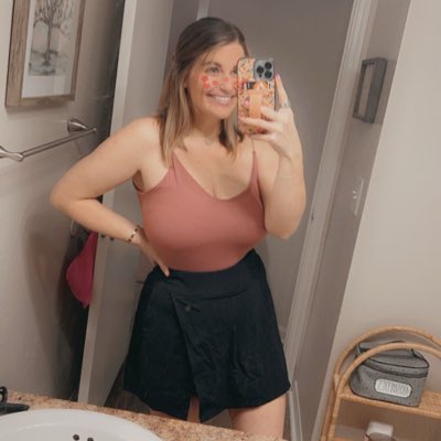 taylorheldd's tweet photo. #NewProfilePic ✨In my Self Love Era✨ https://t.co/8zI2IJZkJc