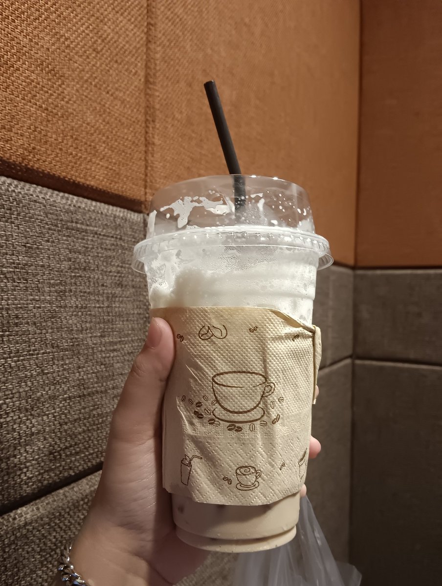 เดบิ้วท์ไปเป็นผู้ประกาศข่าว