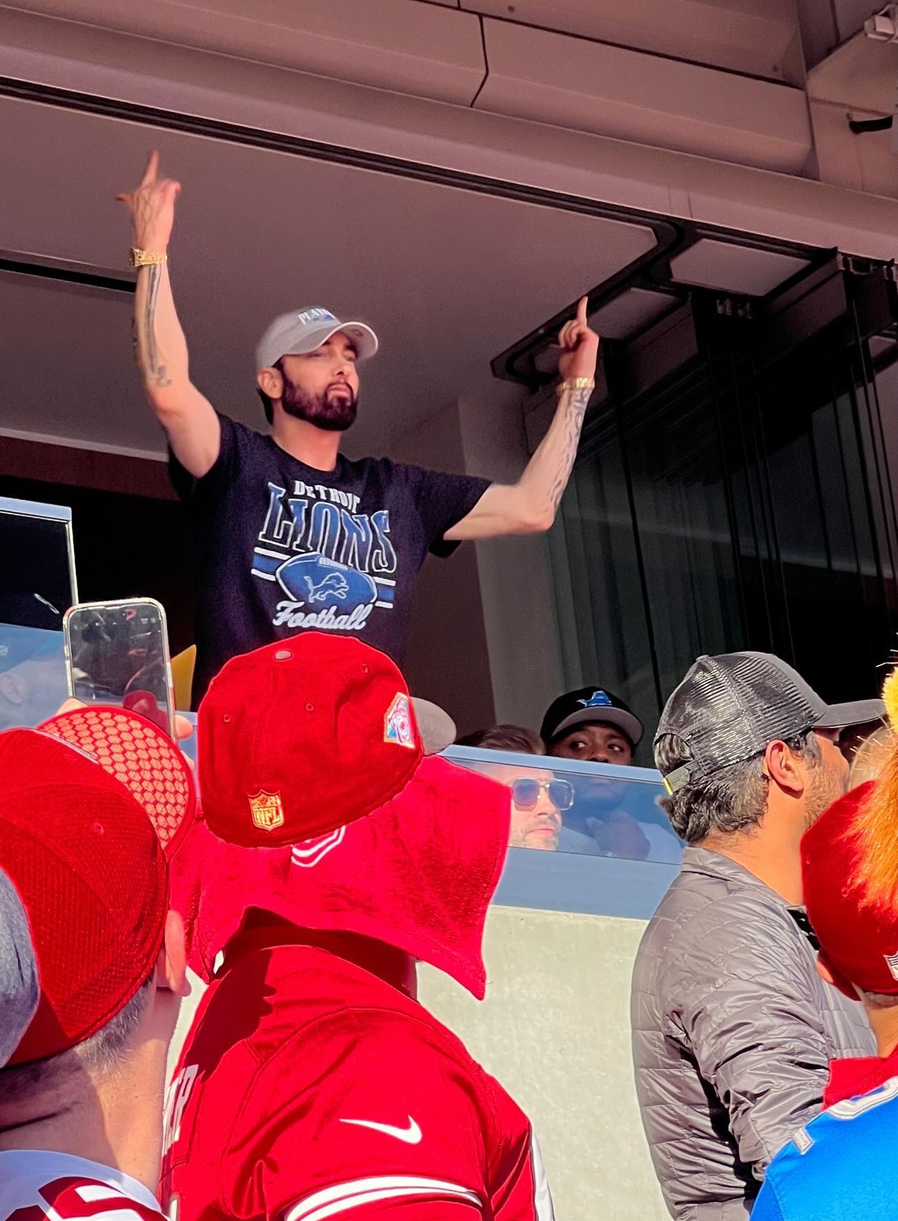 ePro Team on X: "📸 #Eminem at Levi's Stadium, 01.28.2024 #OnePride #AllGrit #Lionsvs49ers #Lions https://t.co/YVLilGmUDG" / X