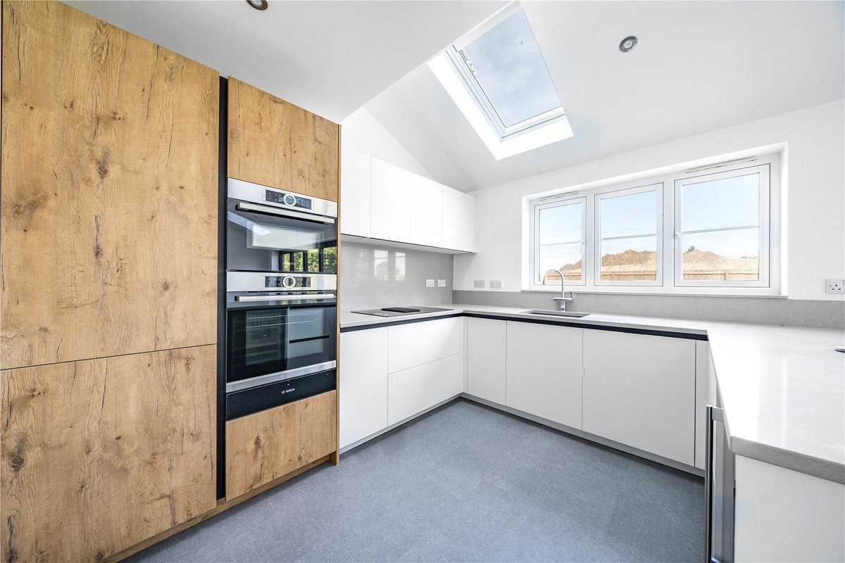 FOR SALE IN LONG SUTTON - extremely spacious three double bedroom detached house with a double garage, finished to a high specification 🤩

🔴 £350,000
👉 pygotts.uk/plot109_brunsw…

✅ Freehold
✅ SHOWHOME AVAILABLE TO VIEW
✅ Limited availability

01775 717360 📱