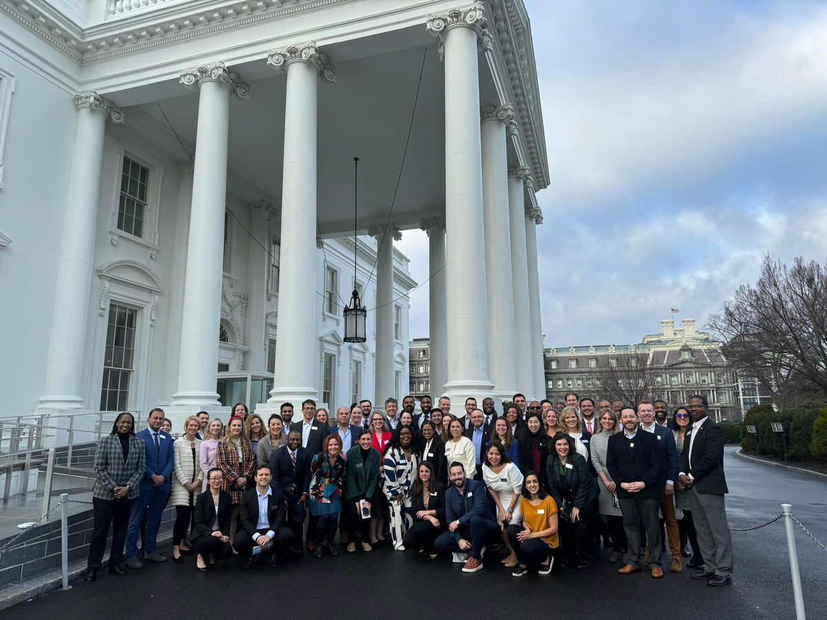 Back from @PLSprogram part 1 and can’t stop thinking about these 59 amazing colleagues and what we discussed w former cabinet secretaries & members of Bush 43 and Clinton administrations: authentic and relational selves, identities, values, huge group bonding. See you in Feb!