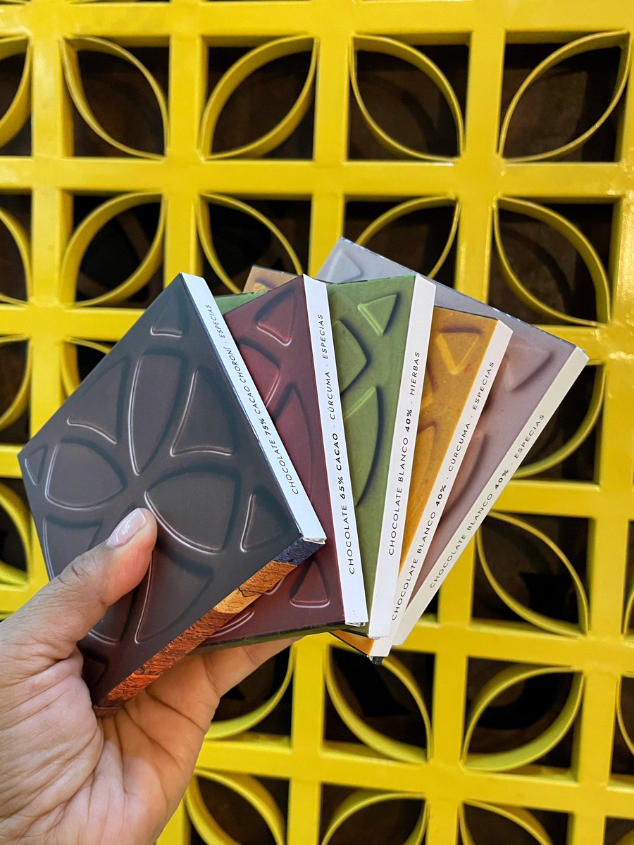 DarikuVE's tweet photo. Nuestras 5 tabletas de la colección "Iconos de Choroní", un viaje sensorial y exótico a nuestra tierra Aragüeña, tierra de cacao y cultura. 🇻🇪🌱
#cacao
#treetobar
#cacaovenezolano https://t.co/7zGQP0zTbe