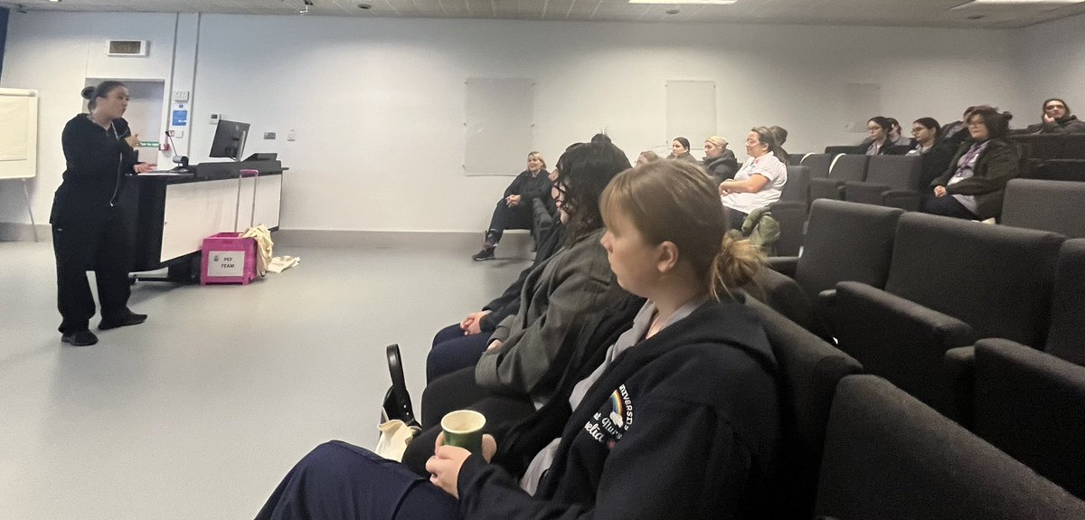 Kate_Baker_PT's tweet photo. Welcoming our new Nursing and Nurse paramedic students from @edgehill and @UCLan at induction this morning! Lovely for them to meet and be inspired by our Head of Professional practice @rachelle_alty @MWLNHS #FutureNurses #Learning https://t.co/Cj0INtQ3Lr
