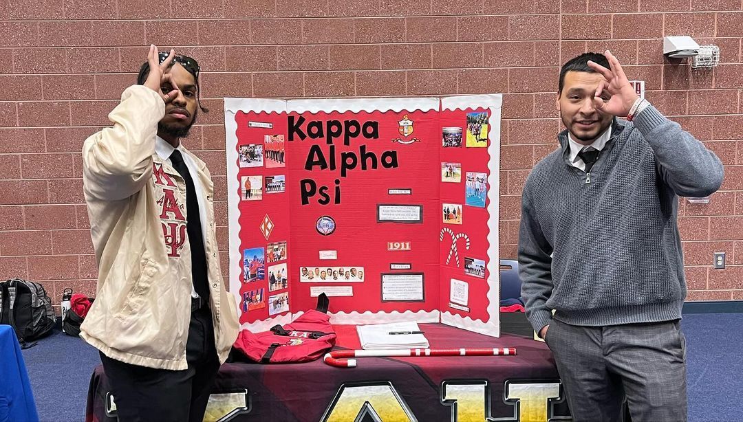 sep_kapsi1911's tweet image. Brothers William Solis and Tyler Brown recently represented Eta Theta at their local Meet The Greeks event. They informed the students about our fraternity's history and how to join our great brotherhood. 
🔄 @fountaincitynupes
#kapsi1911 #sepkapsi #4thobjective #meetthegreeks