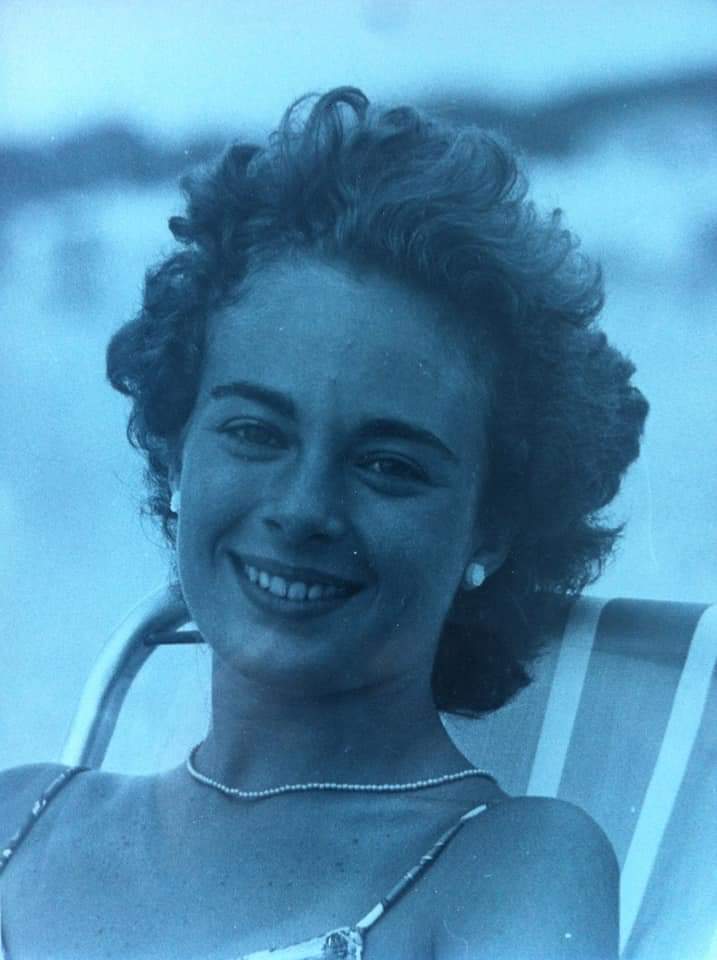 ConsuorF's tweet photo. #Taldiacomohoy de 1998 #ETA asesinó en #Sevilla a sangre fría al concejal del @ppopular Alberto Jiménez-Becerril y a su esposa, Ascensión García.

Dejaron huérfanos a tres niños de 9, 6 y 5 años. La crueldad.

#memoriareciente 

¡Esto era ETA hasta hace muy poco!

🧵 https://t.co/1dIGILAHyD