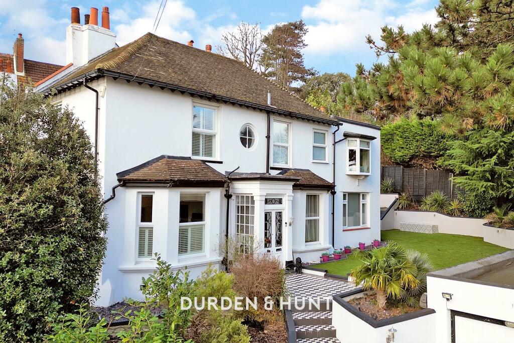 DurdenandHunt's tweet image. The East of England has seen a 9.6% increase in rents vs last year*; perhaps now is the time to take the plunge and become a landlord?
If you're unsure where to start why not speak to our lettings team on 01277 282 222!
*Rightmove