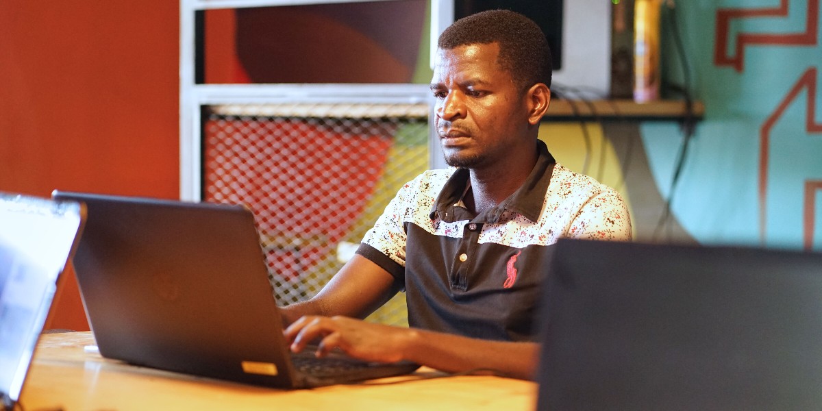 'The challenges I've faced have only made me stronger. Being a refugee doesn't mean I'm any less capable. Actually, it has made me determined to succeed.' - Djouma, a Congolese refugee in #Uganda explains how #digitalmarketing has made him successful. nrc.no/perspectives/2…