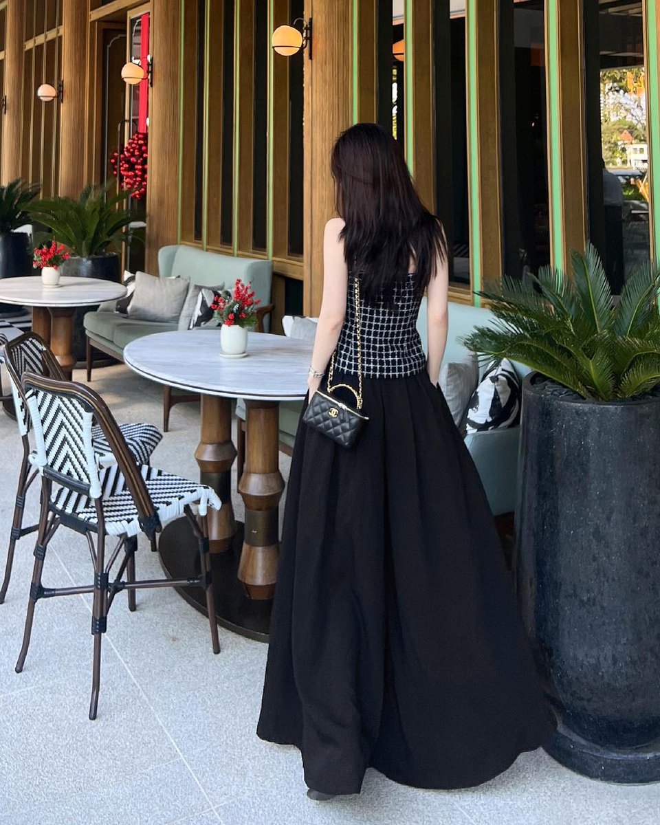 Heejim002's tweet image. #지난 12월 크리스마스 방콕 🍕
정말 쉬러간지라 , 뭐가 제일 시원하고 편할까 ?💖
바로 클래식 트위드탑2벌 하의는 우리 시그니처 LA팔라쪼😍
블랙이랑 아이보리 들고갔어요. 그때 스토리 보신 고객님들 기억하실까요?🥰
내내 클래식 탑 + 팔라쪼 입었던 ㅎㅎ 더많은 사진은 스토리로 올려둘게요😘😘