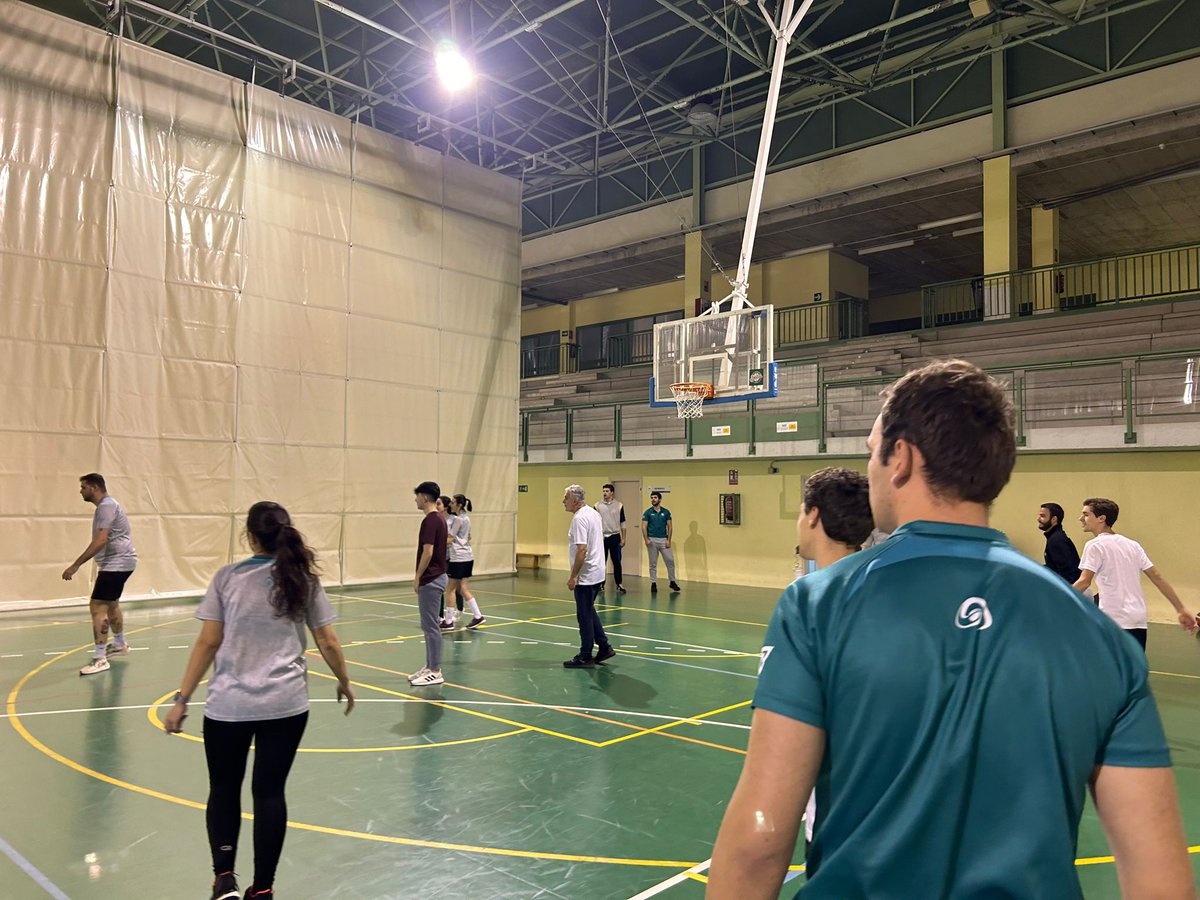 #FormaciónArbitralFAB
🔝 Los Árbitros del Departamento Técnico Arbitral de Sevilla continúan con las practicas de Formación
✅ Imagen del Árbitro
✅ IOT
✅ Señalización
🗣️ Miguel Cabello
🗣️ Ale Cruces
"Si lo vives con pasión tendrás suficiente motivación para dar lo mejor de ti"