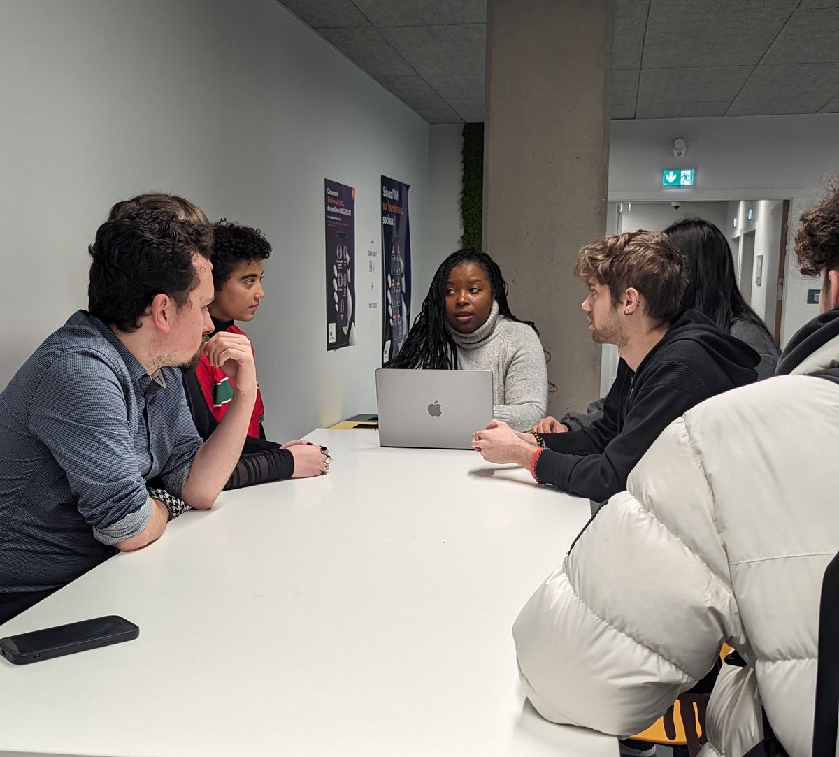 MedinaKone's tweet photo. Semaine de coaching de nos #etudiants en #masteres en Stratégie #SocialMedia &amp; #Influence de l'@IIMparis. 
Notre mission : proposer des solutions pour booster le podcast @RadioMerguezCo sport
#foot #basket #velo #f1 de @louisduroulle 

Écoute, Bench,cible, stratégie, #ereputation https://t.co/HgJMEBwqme