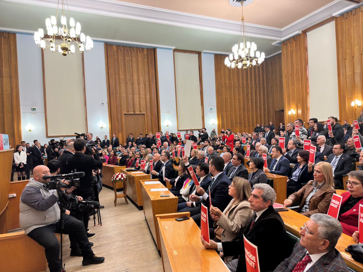 ArzuCerkezoglu's tweet photo. #VergideAdalet yasasının TBMM’deki sürecini takip etmek için meclisteyiz. İlk olarak CHP Grup toplantısına katıldık. https://t.co/sApxb2lKEU