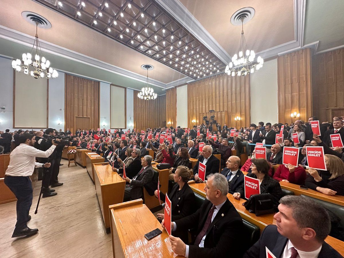 ArzuCerkezoglu's tweet photo. #VergideAdalet yasasının TBMM’deki sürecini takip etmek için meclisteyiz. İlk olarak CHP Grup toplantısına katıldık. https://t.co/sApxb2lKEU